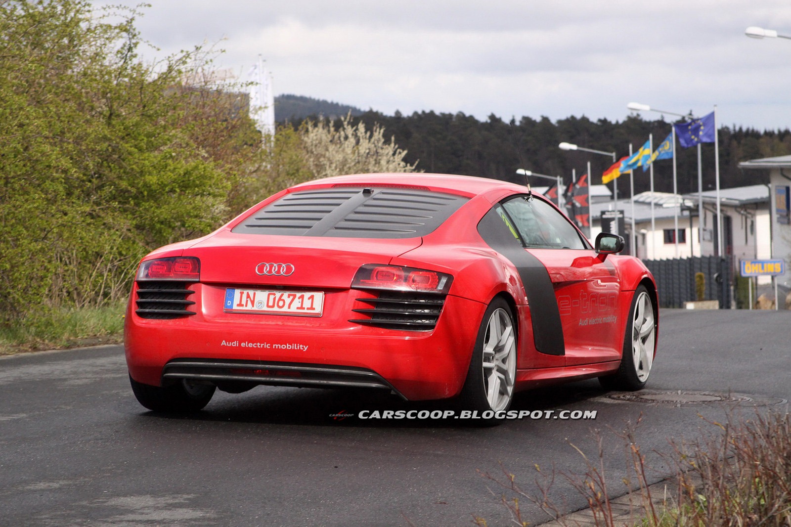Audi R8 e-tron foto spia aprile 2012