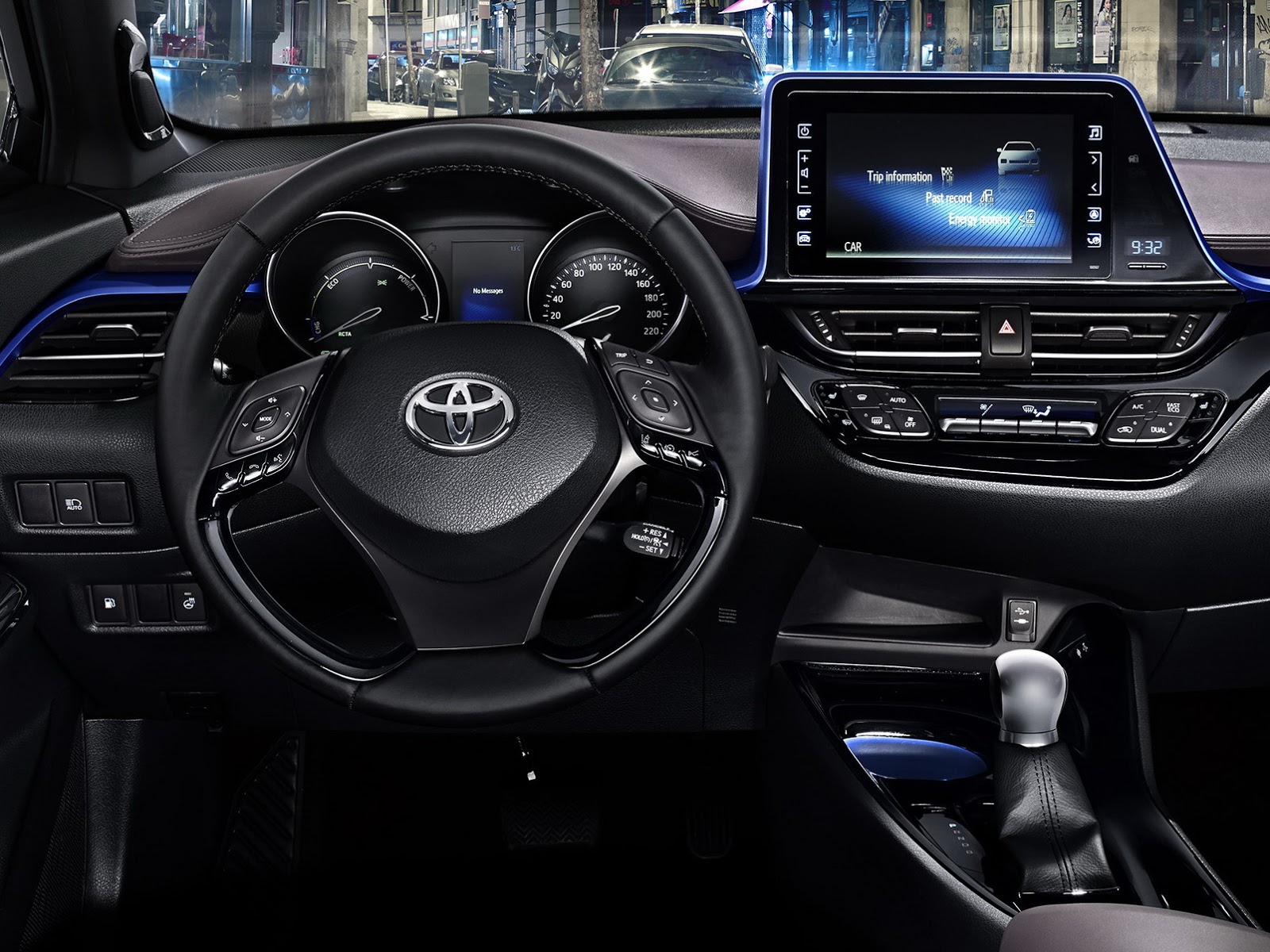 Interni Toyota C-HR 2017 - 7/23