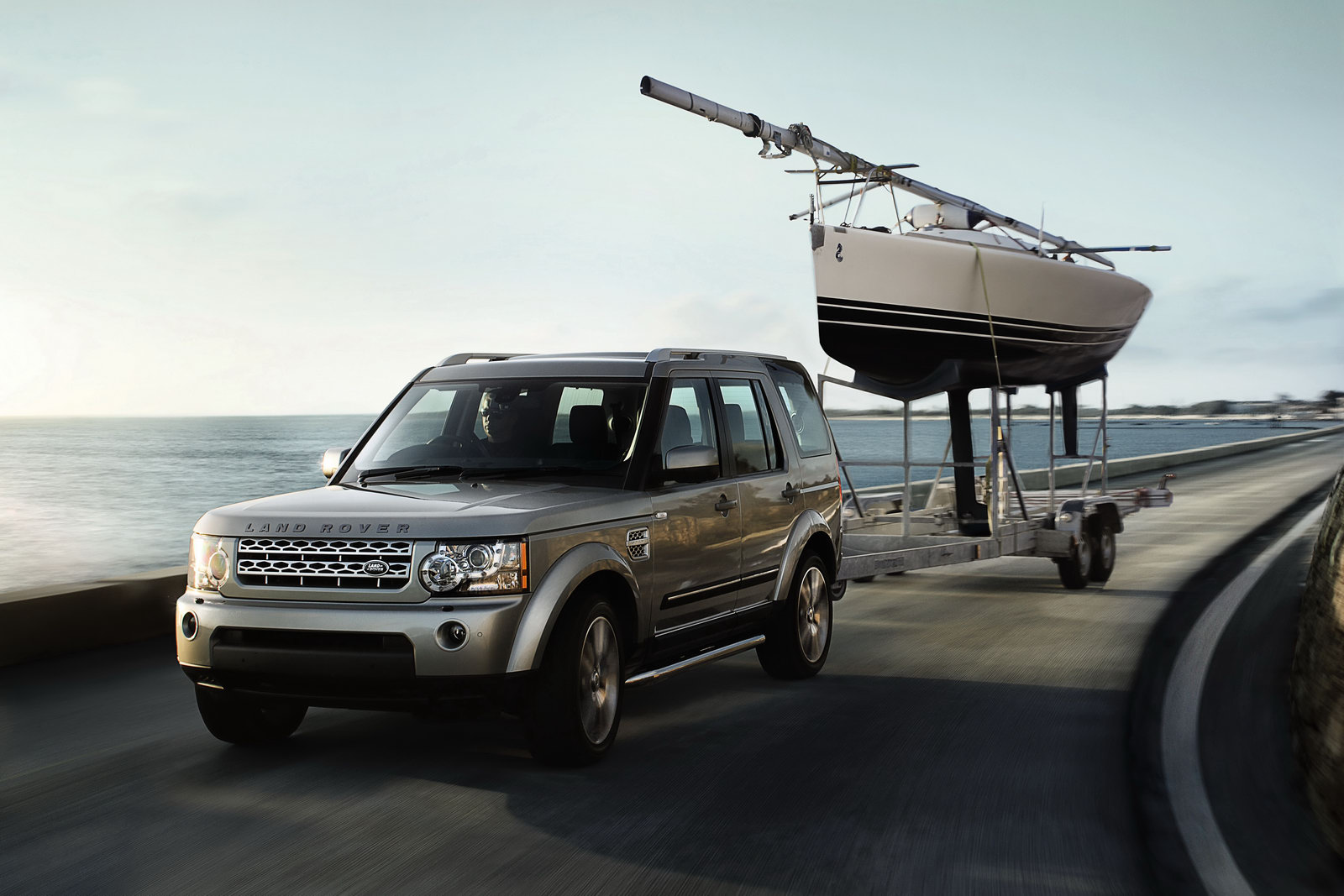 [Image: land-rover-discovery-2012-2.jpg]