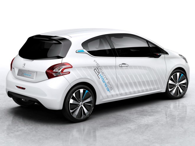 Peugeot 208 Hybrid Air 2L Concept (2)