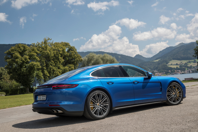 Porsche_Panamera_pc_2016_18