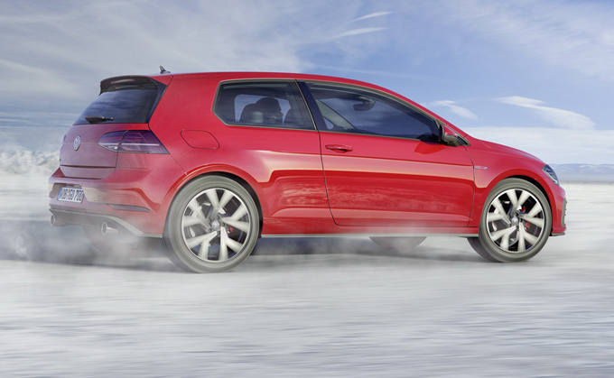 Volkswagen Golf, ottava generazione: maggior potenza e minor peso per le versioni GTI e R