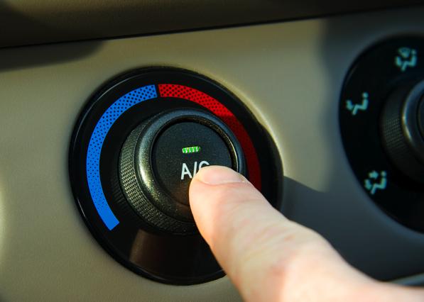 Climatizzatore in Auto: come impostarlo per evitare torcicollo, raffreddore e altri malanni