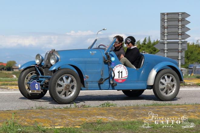 Gp Nuvolari, le auto d'epoca sfilano in piazza Ariostea Gp Nuvolari, le auto d'epoca sfilano in piazza Ariostea