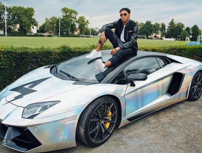 Lamborghini Aventador, il calciatore del Borussia Dortmund Aubameyang vende la sua
