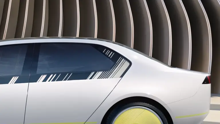 BMW i Vision Dee - Foto ufficiali - 10