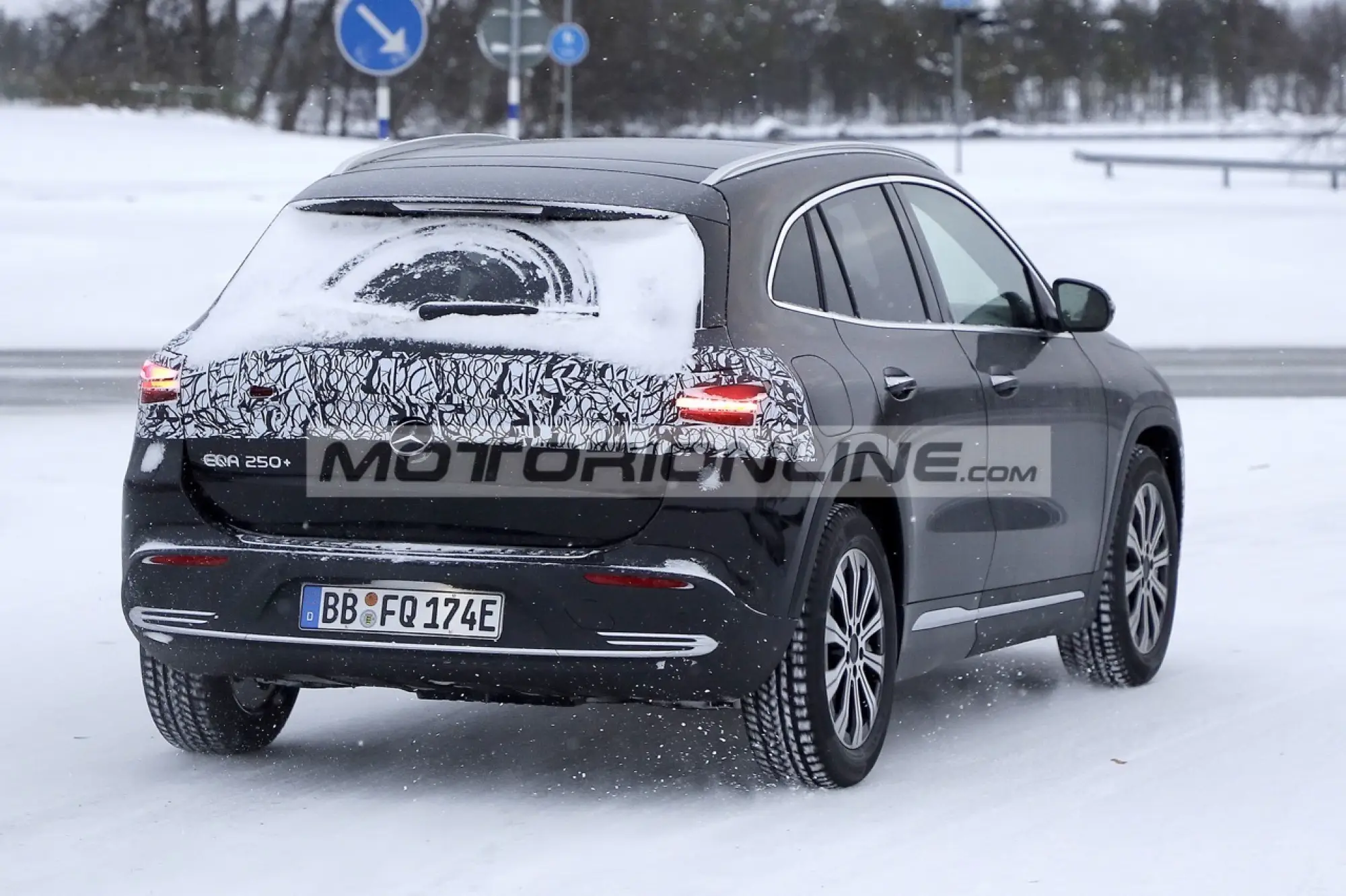 Mercedes EQA facelift - Foto spia 9-1-2023 - 6