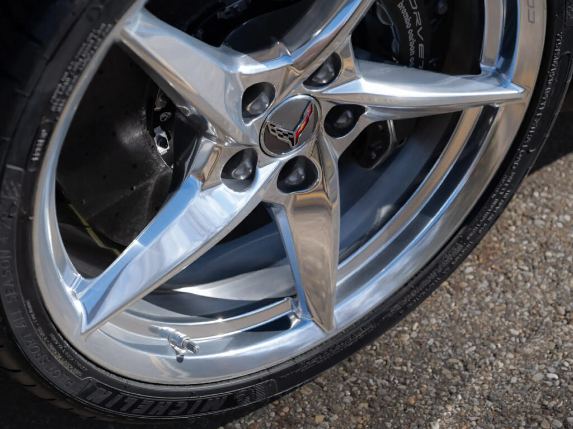 Chevrolet Corvette E-Ray - 15