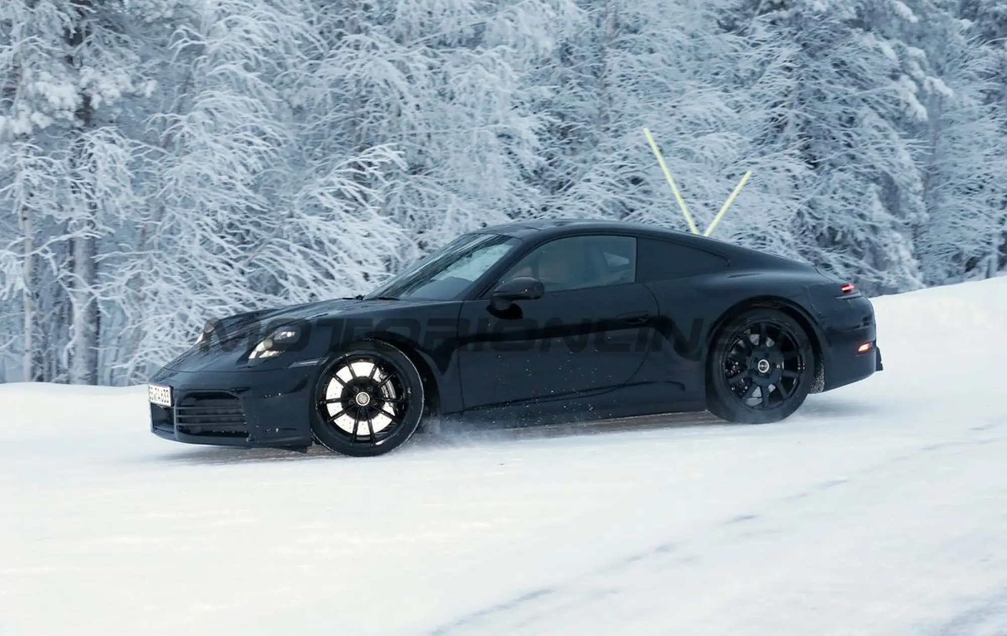 Porsche 911 2023 - Foto spia 19-01-2023 - 5