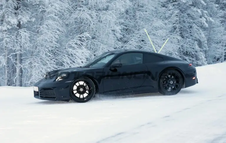 Porsche 911 2023 - Foto spia 19-01-2023 - 5