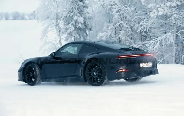 Porsche 911 2023 - Foto spia 19-01-2023 - 1
