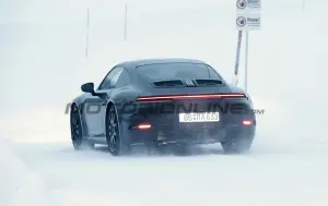 Porsche 911 2023 - Foto spia 19-01-2023 - 2