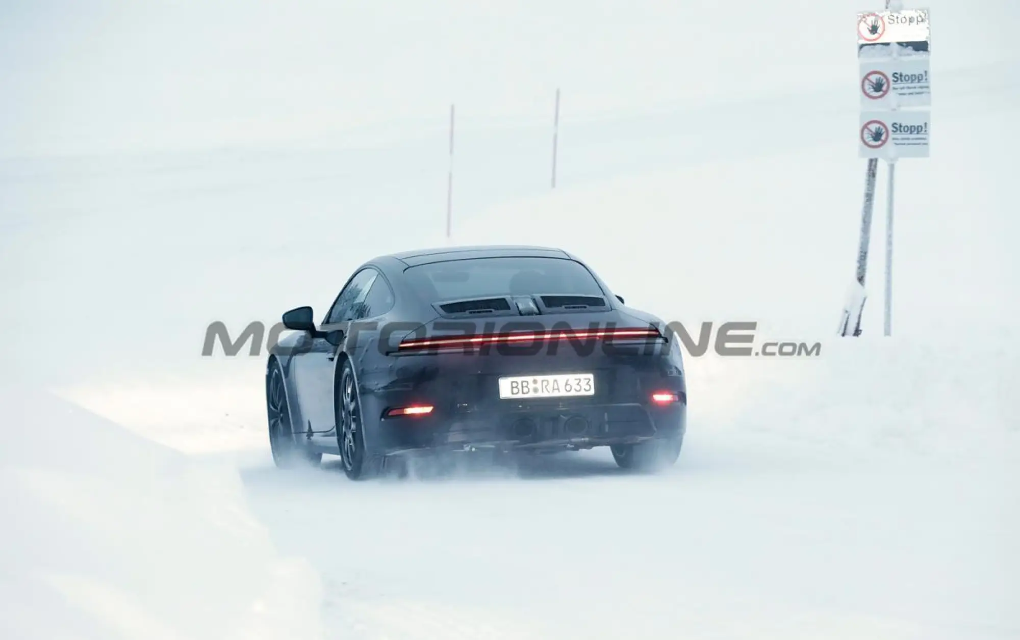 Porsche 911 2023 - Foto spia 19-01-2023 - 3