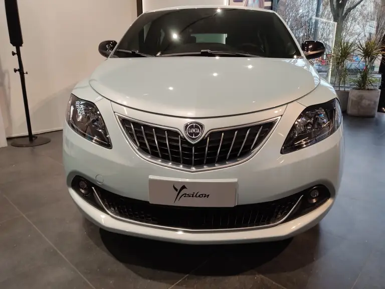 Lancia Ypsilon 2023 - Foto live - 6