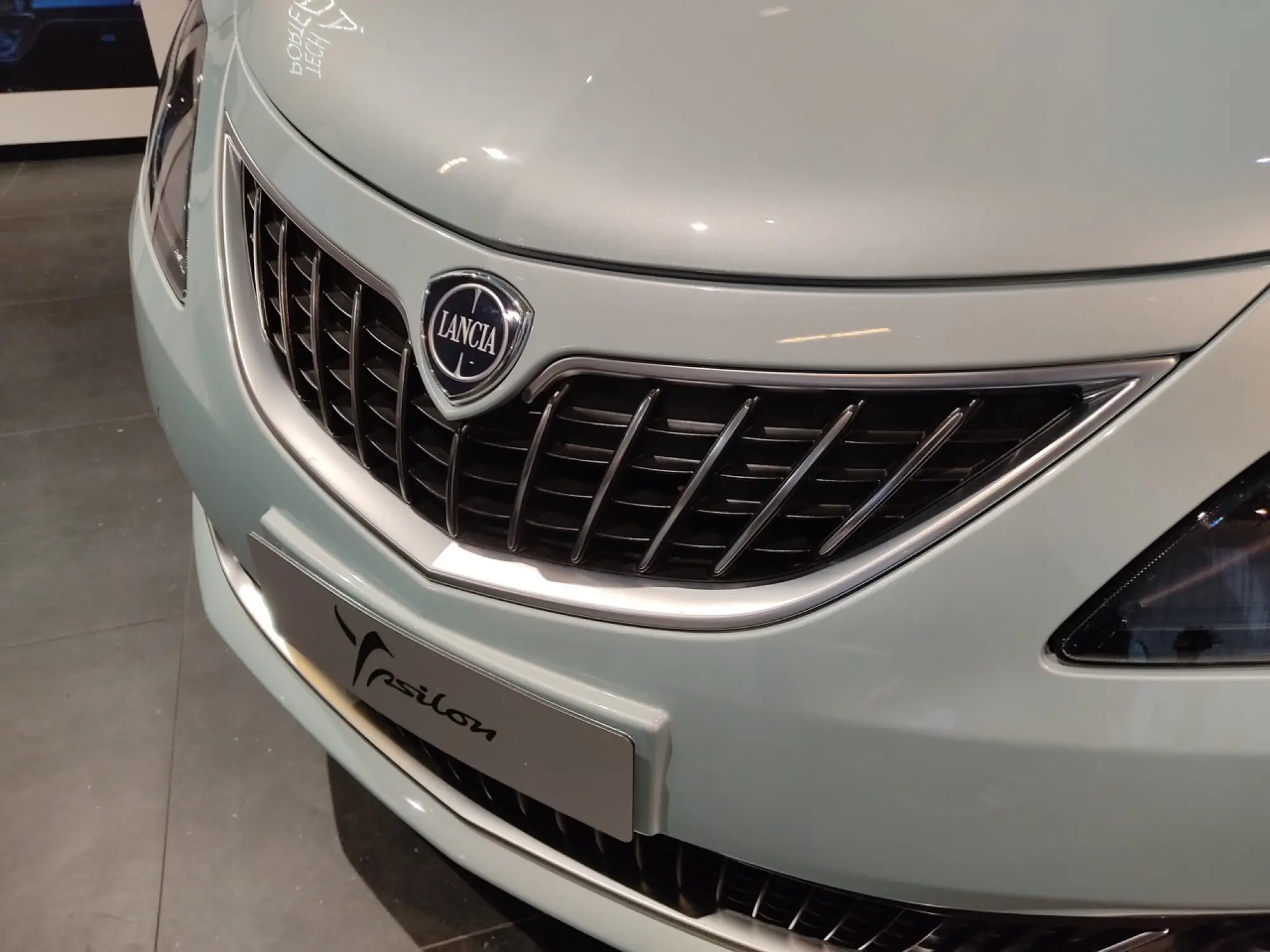 Lancia Ypsilon 2023 - Foto live - 18