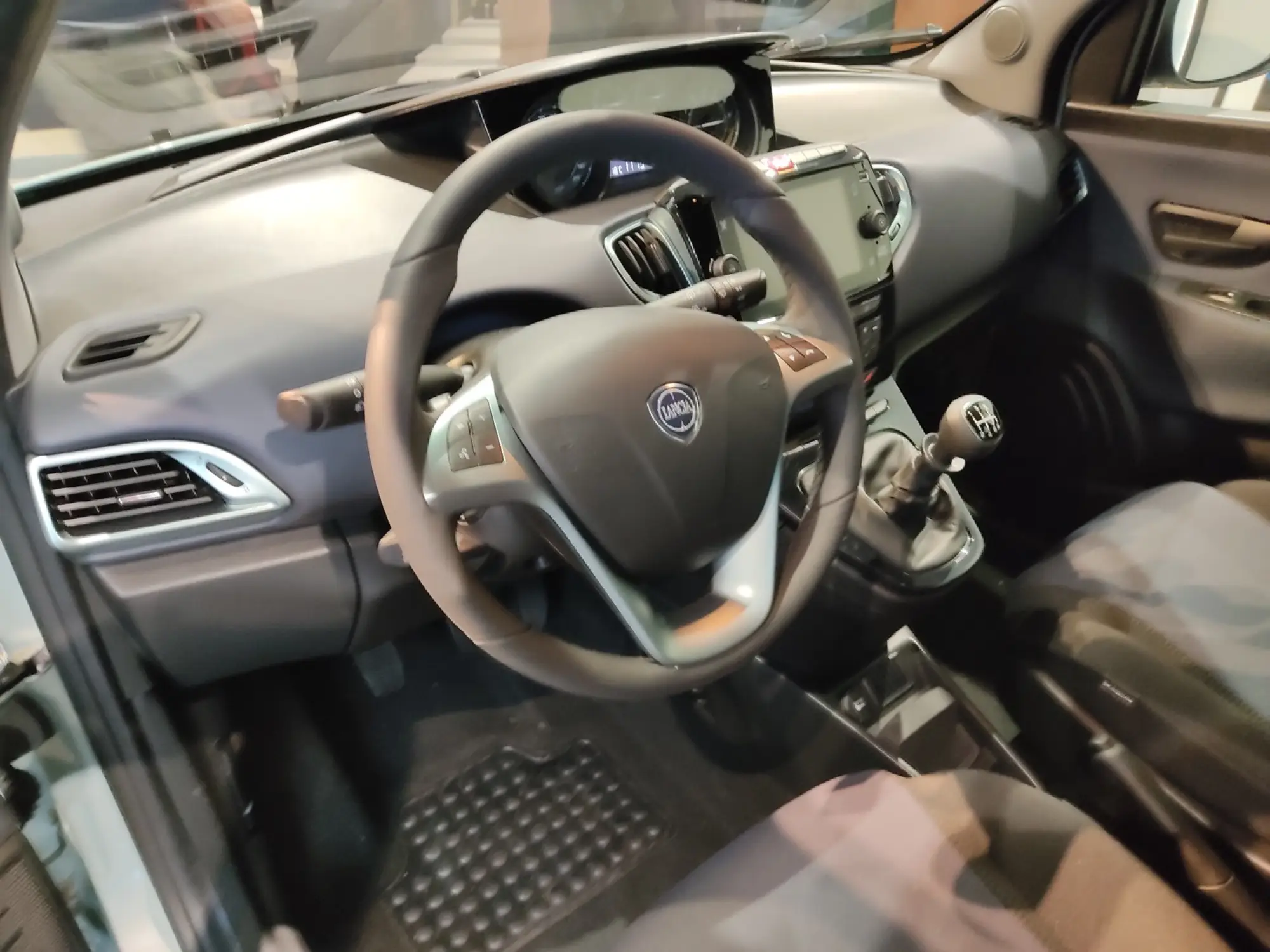 Lancia Ypsilon 2023 - Foto live - 13