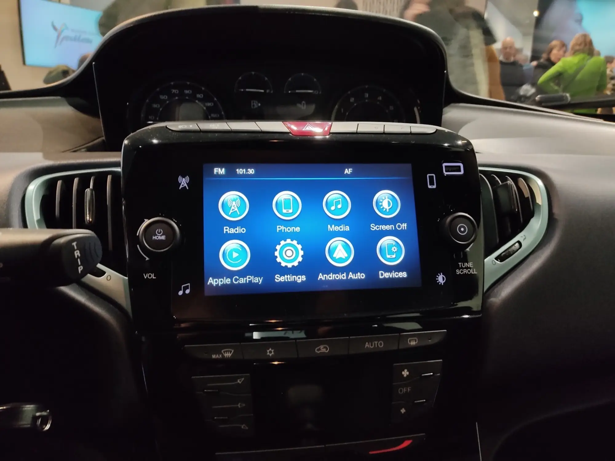 Lancia Ypsilon 2023 - Foto live - 9