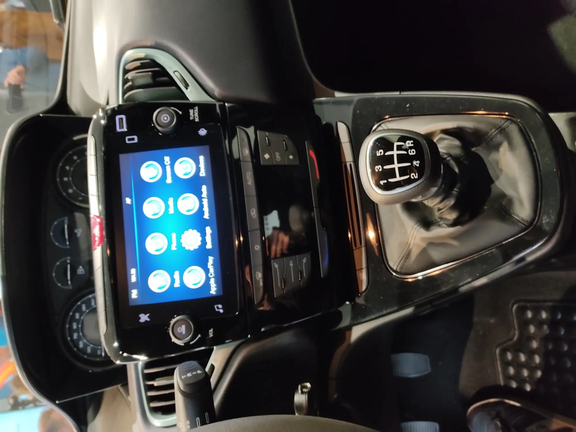 Lancia Ypsilon 2023 - Foto live - 16