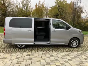 Peugeot e-Traveller 2023 - Come va