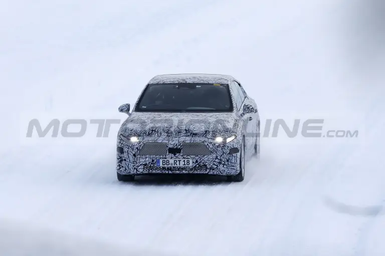 Mercedes EQA Sedan - Foto Spia 23-01-2023 - 16