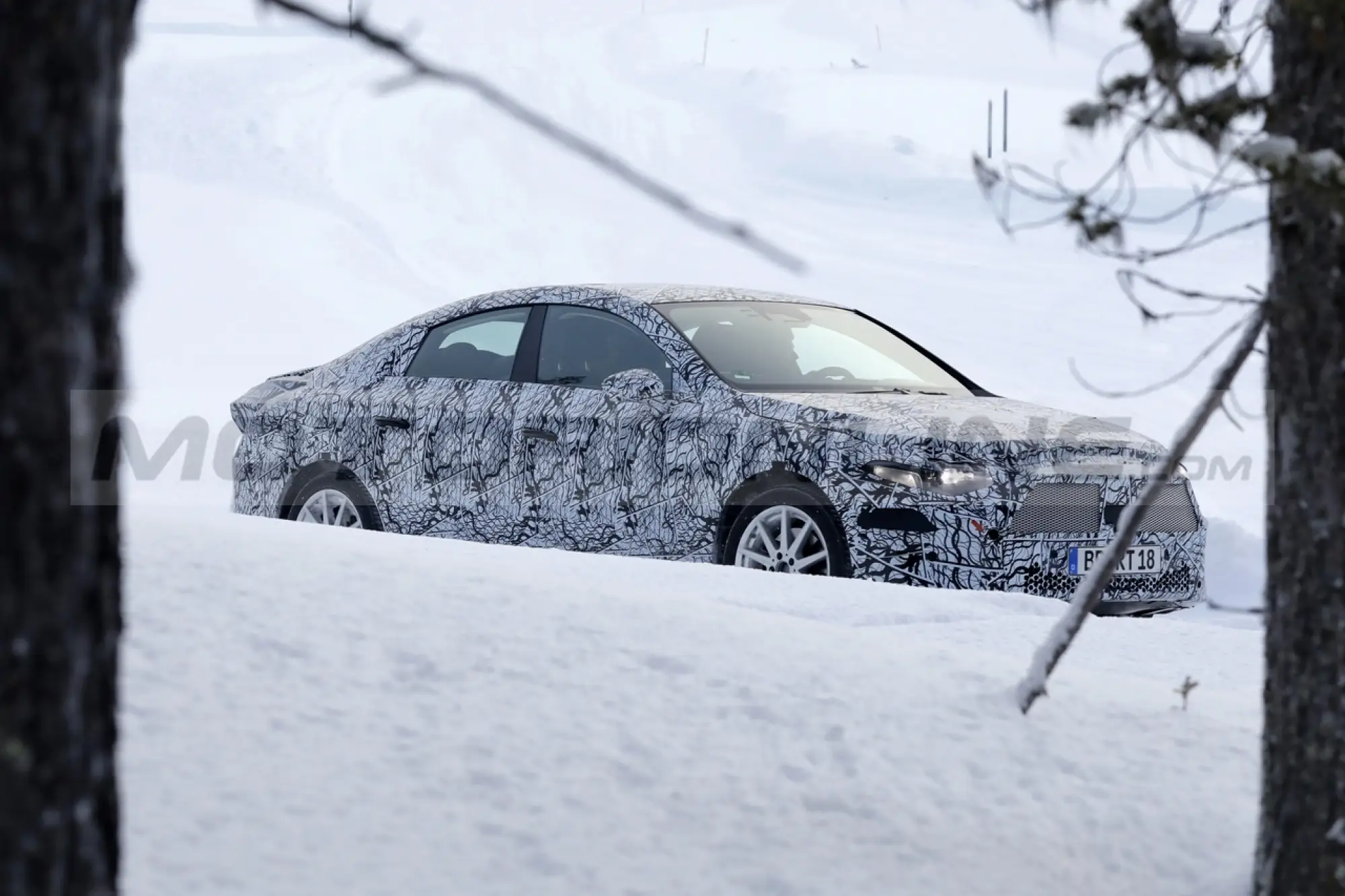 Mercedes EQA Sedan - Foto Spia 23-01-2023 - 15