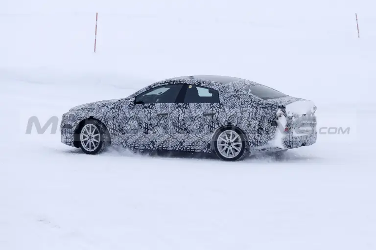 Mercedes EQA Sedan - Foto Spia 23-01-2023 - 17