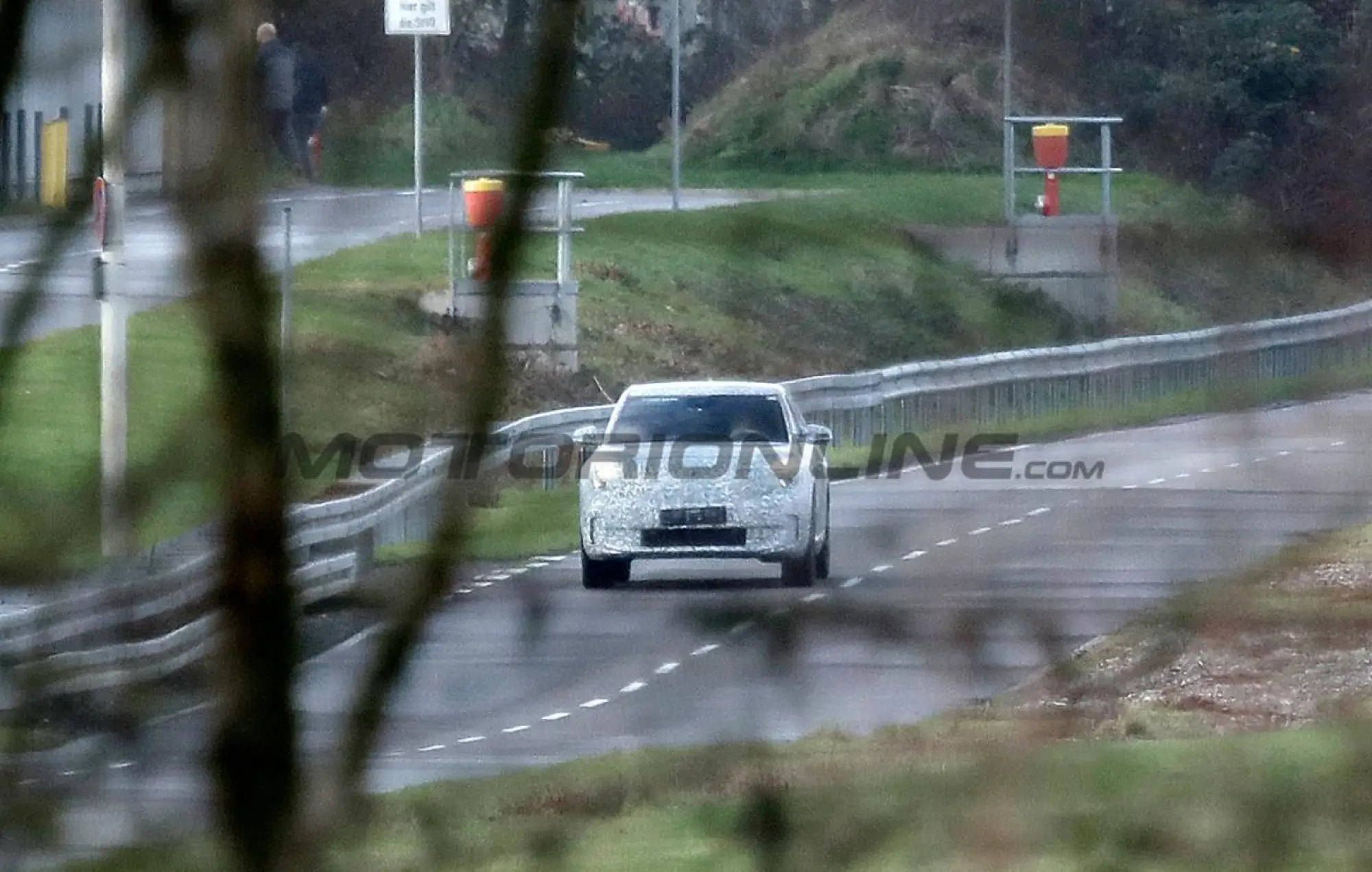 Ford - Crossover medio - Foto spia 23-01-2023 - 1