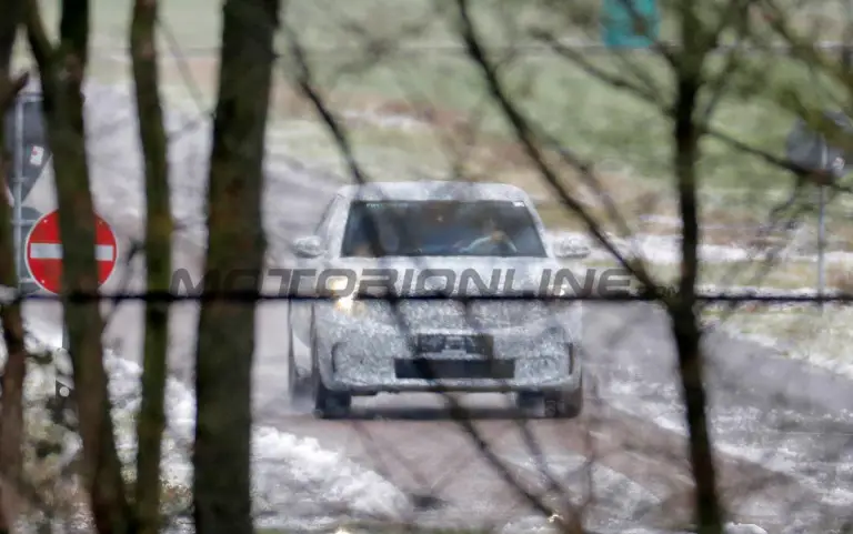 Ford - Crossover medio - Foto spia 23-01-2023 - 2