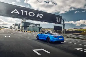 Alpine A110 R - Foto in strada e pista - 13