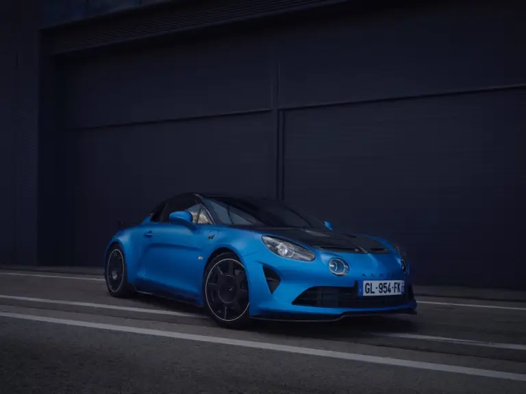 Alpine A110 R - Foto in strada e pista - 2