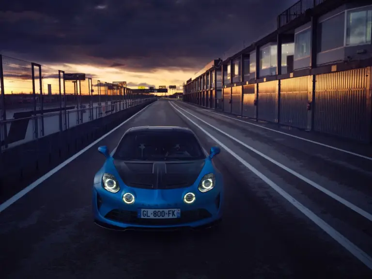 Alpine A110 R - Foto in strada e pista - 15