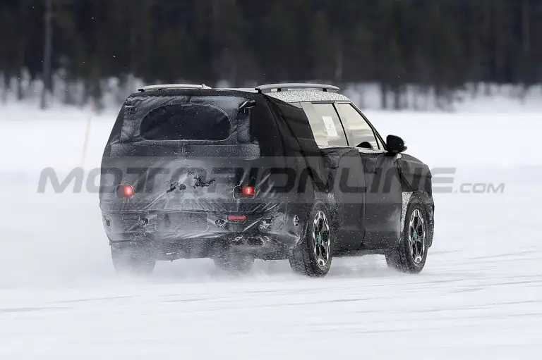 Hyundai Santa Fe 2024 - Foto Spia 31-01-2023 - 12