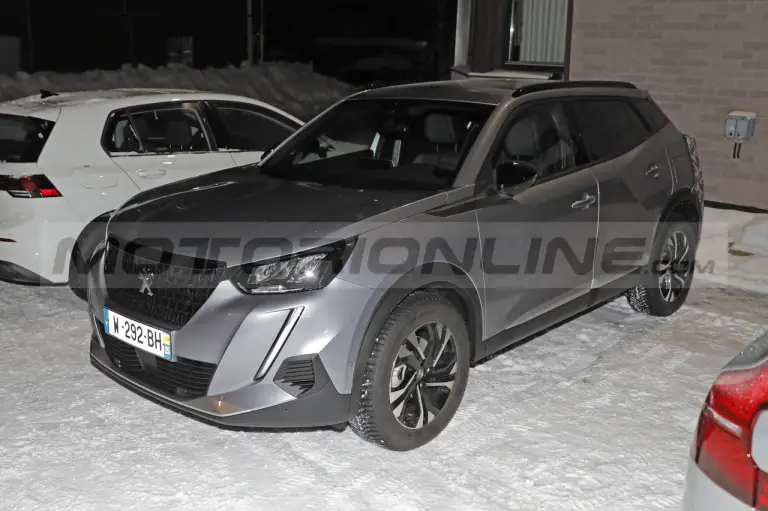 Peugeot 2008 2024 - Foto Spia 31-01-2023 - 2
