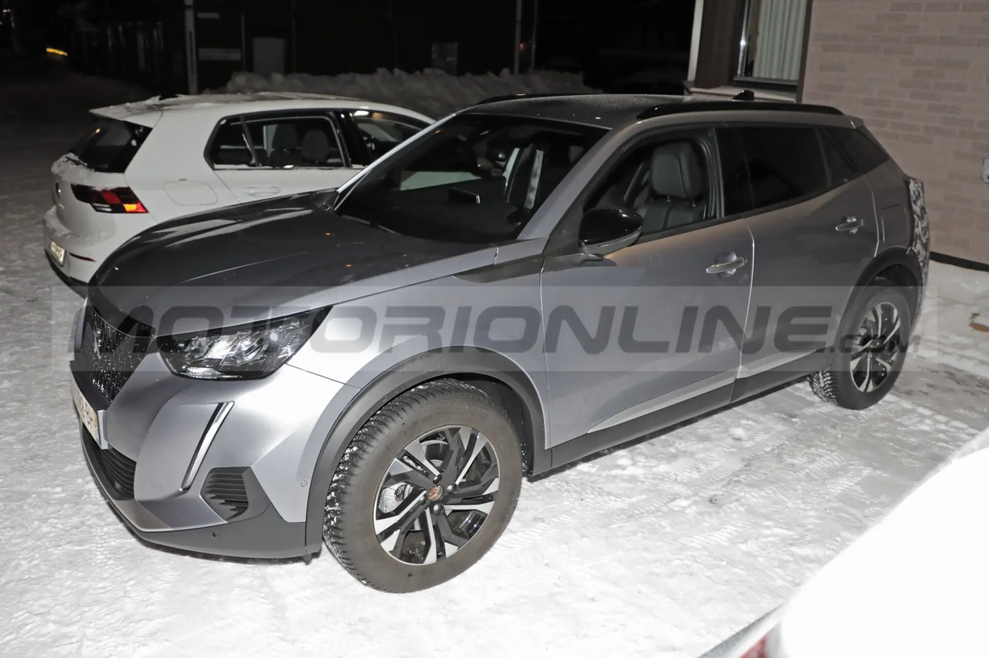 Peugeot 2008 2024 - Foto Spia 31-01-2023 - 1