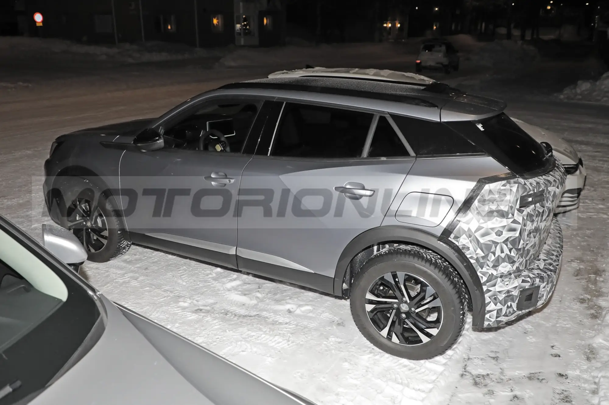 Peugeot 2008 2024 - Foto Spia 31-01-2023 - 5