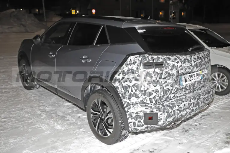Peugeot 2008 2024 - Foto Spia 31-01-2023 - 3