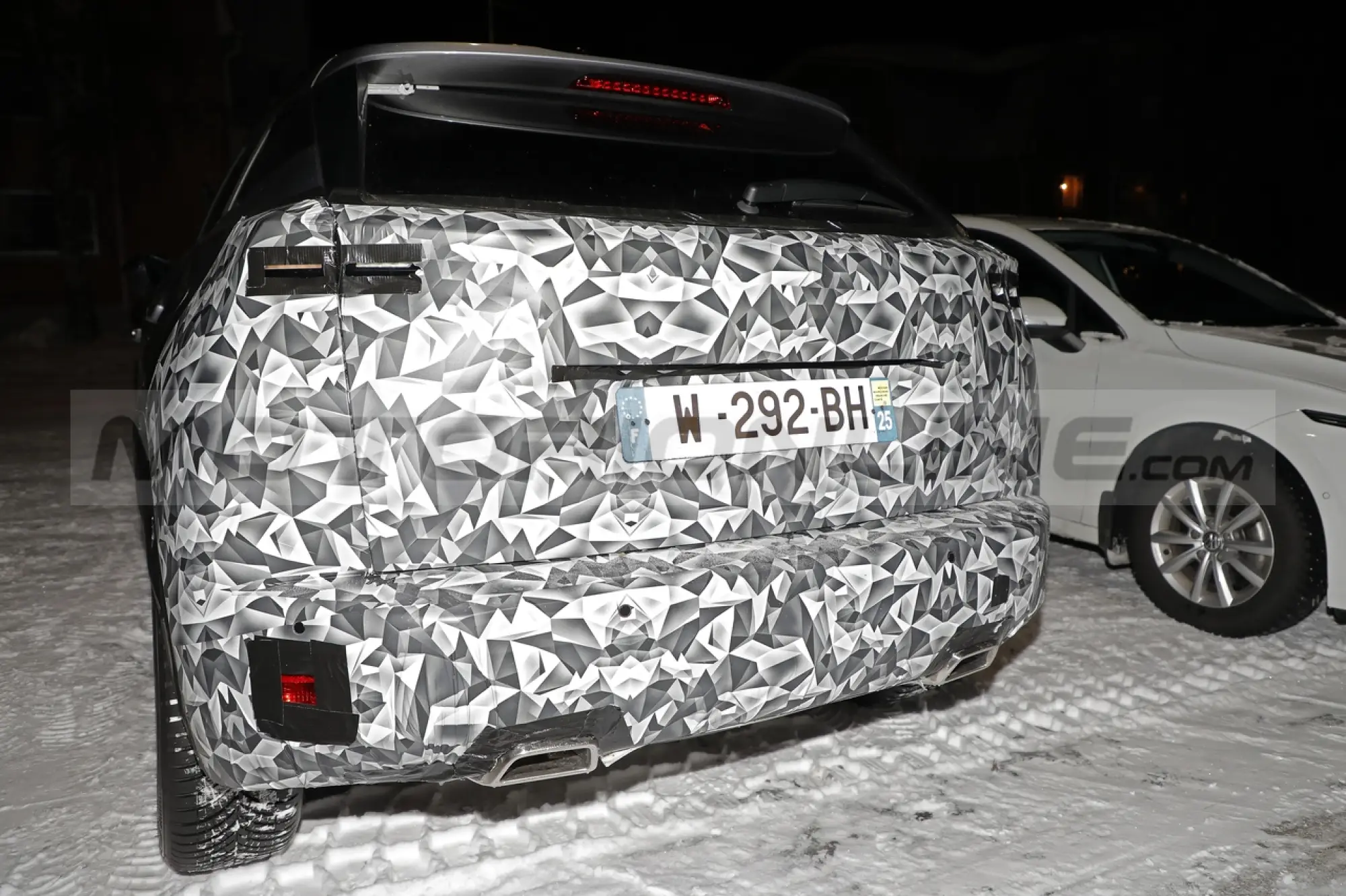 Peugeot 2008 2024 - Foto Spia 31-01-2023 - 8