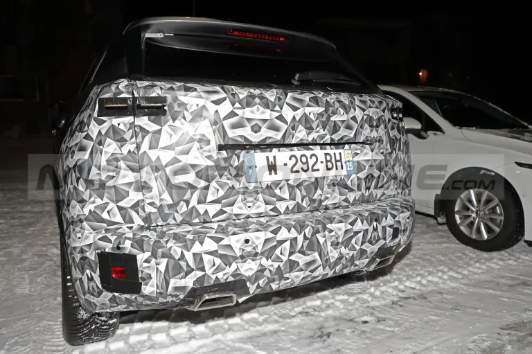 Peugeot 2008 2024 - Foto Spia 31-01-2023 - 8