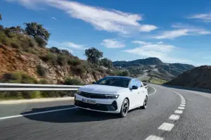 Opel Astra e Grandland GSe 2023 - Prova su strada - 15