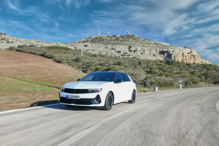 Opel Astra e Grandland GSe 2023 - Prova su strada - 18