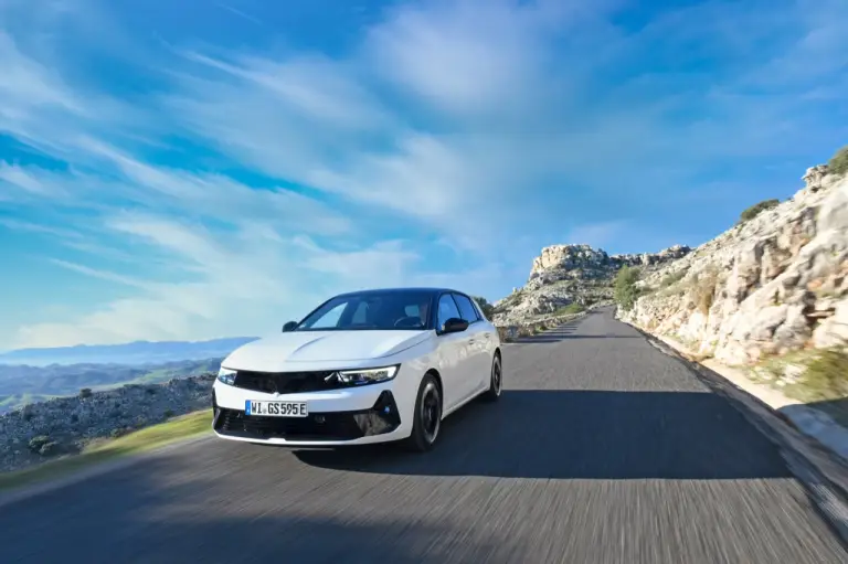 Opel Astra e Grandland GSe 2023 - Prova su strada - 25