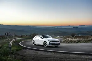 Opel Astra e Grandland GSe 2023 - Prova su strada