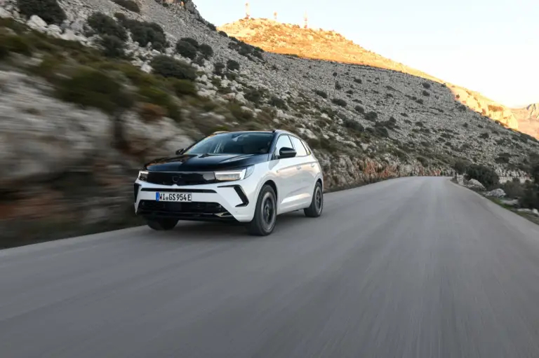 Opel Astra e Grandland GSe 2023 - Prova su strada - 76