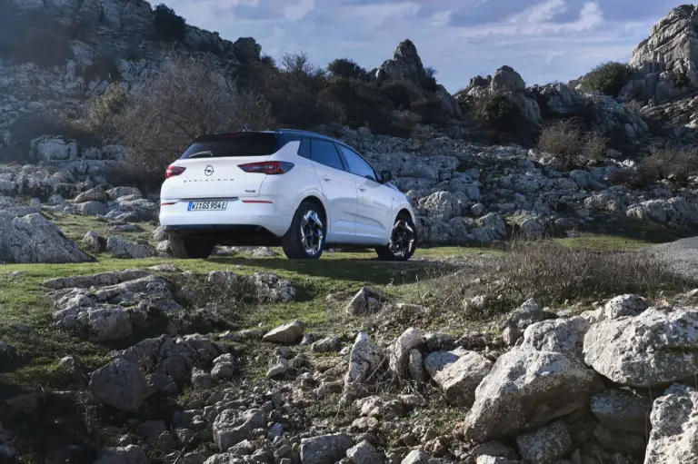 Opel Astra e Grandland GSe 2023 - Prova su strada - 86