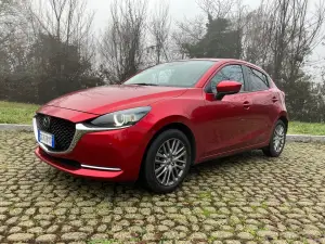 Mazda2 2023 - Come va