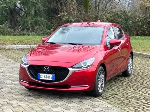 Mazda2 2023 - Come va