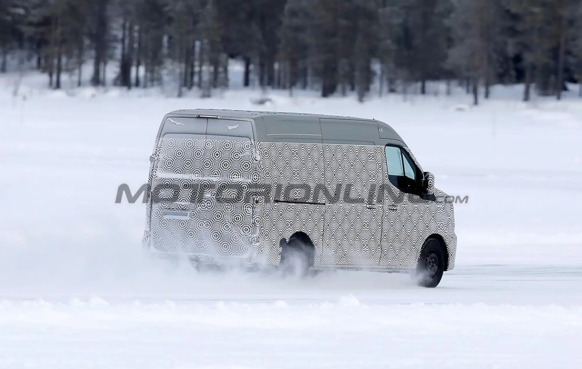 Renault Master 2024 - Foto spia 06-02-2023 - 7