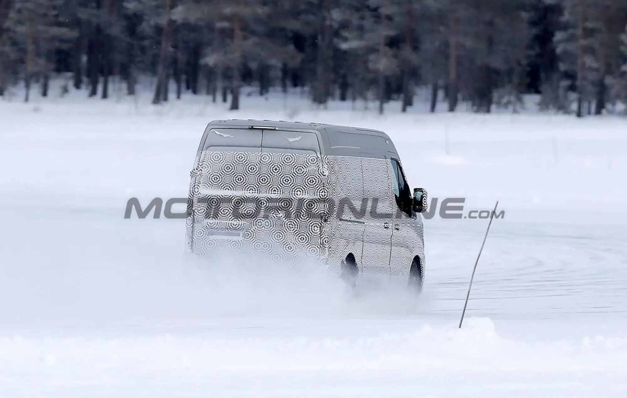 Renault Master 2024 - Foto spia 06-02-2023 - 8