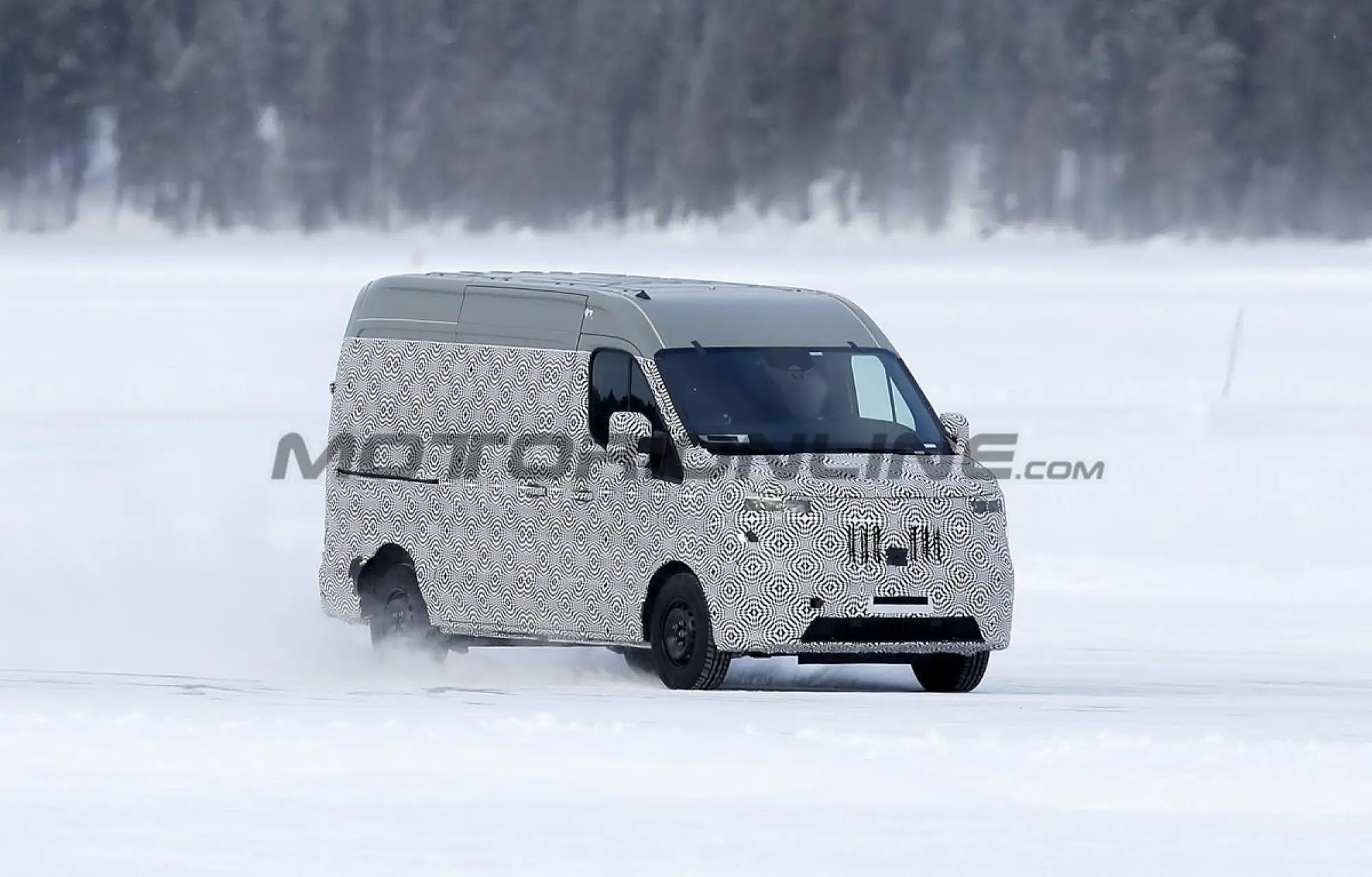Renault Master 2024 - Foto spia 06-02-2023 - 3