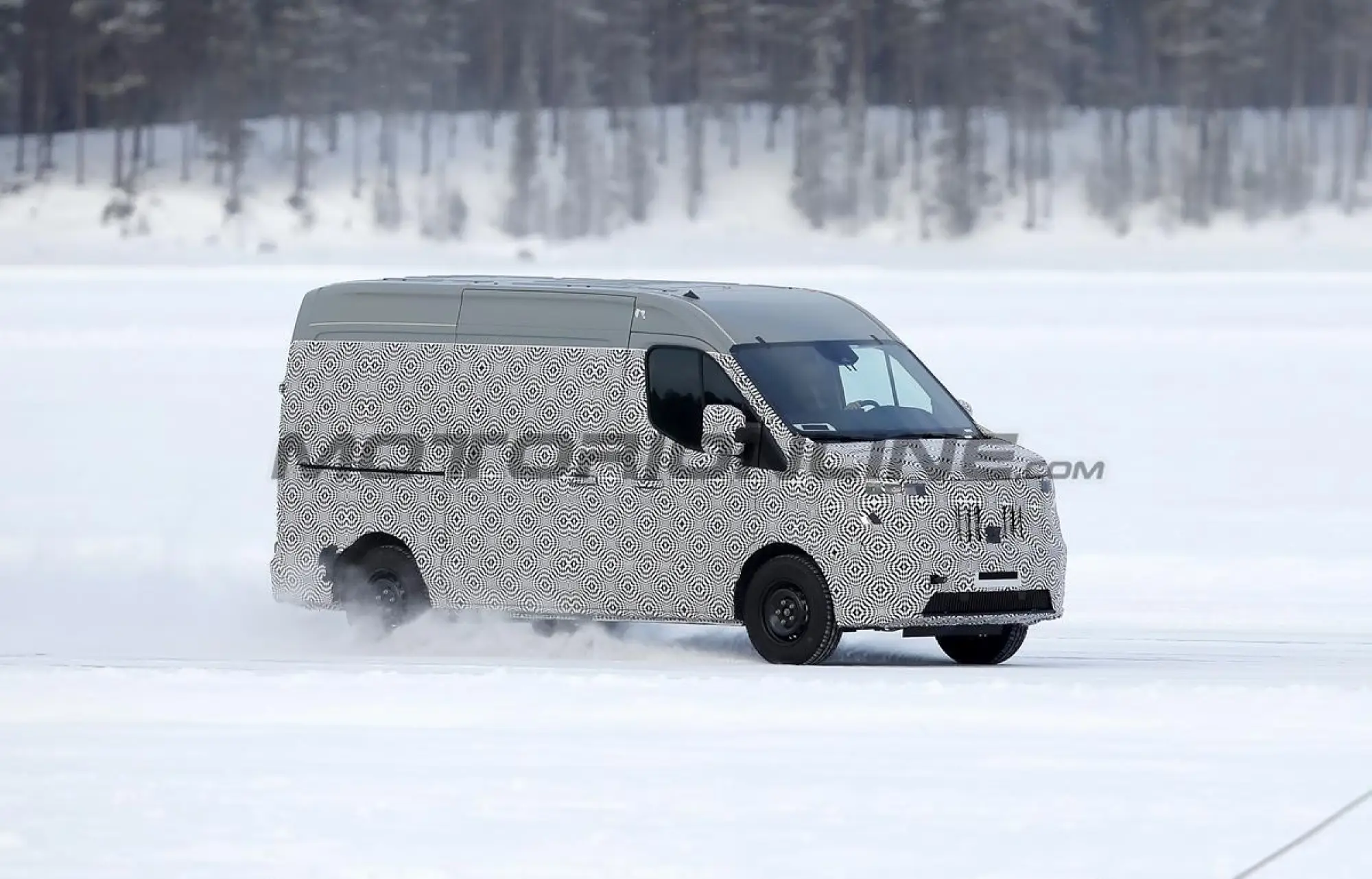 Renault Master 2024 - Foto spia 06-02-2023 - 11